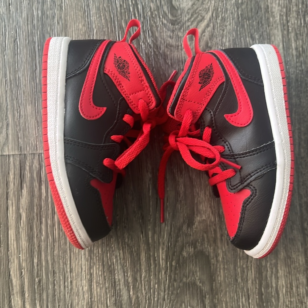 Toddler Jordan Ones Unisex size 8c Gently used